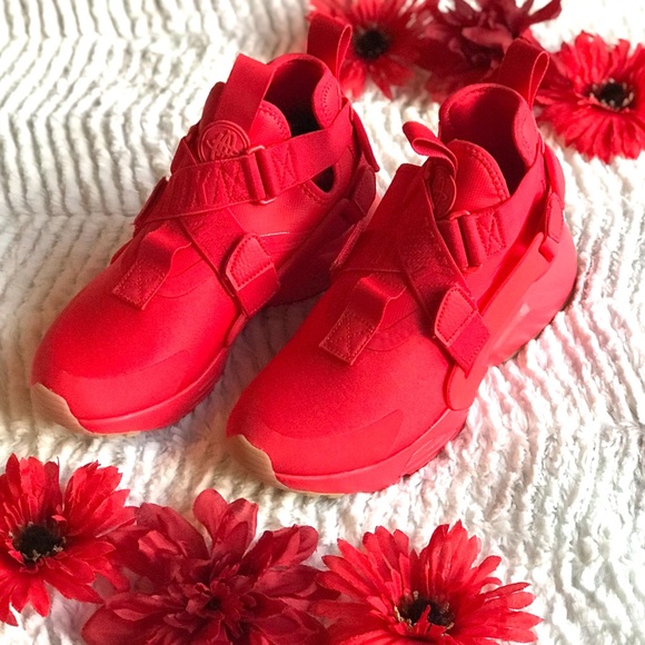 air huarache 5.5 womens red
